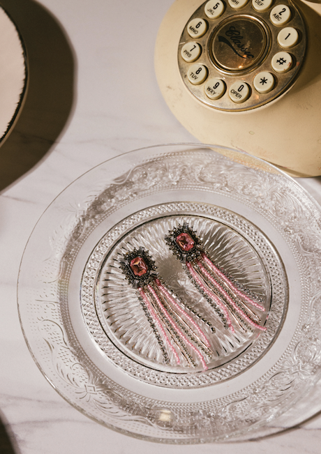 Aretes Room service